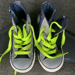 Boys Sz 8 Converse hi-tops